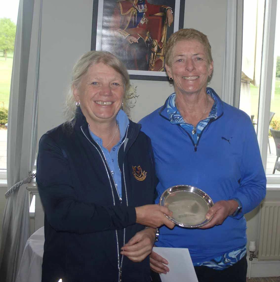Julie Matthews (Sale) receives the best nett score in qualifying from Tiff