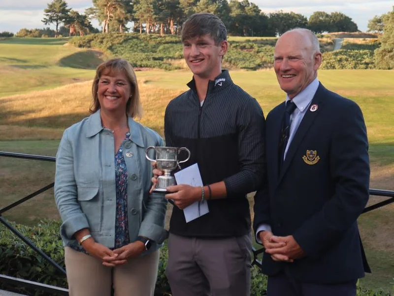 Beech Signs out in style at Delamere